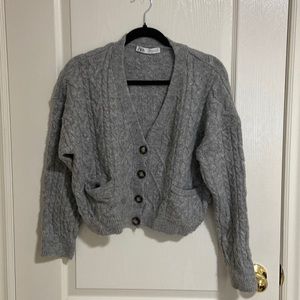 Zara cropped sweater size small
